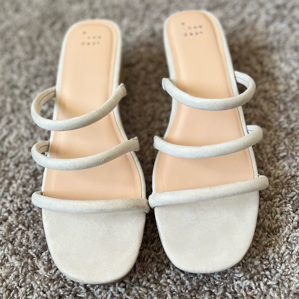 tan/ off white easy to walk in soooo classy